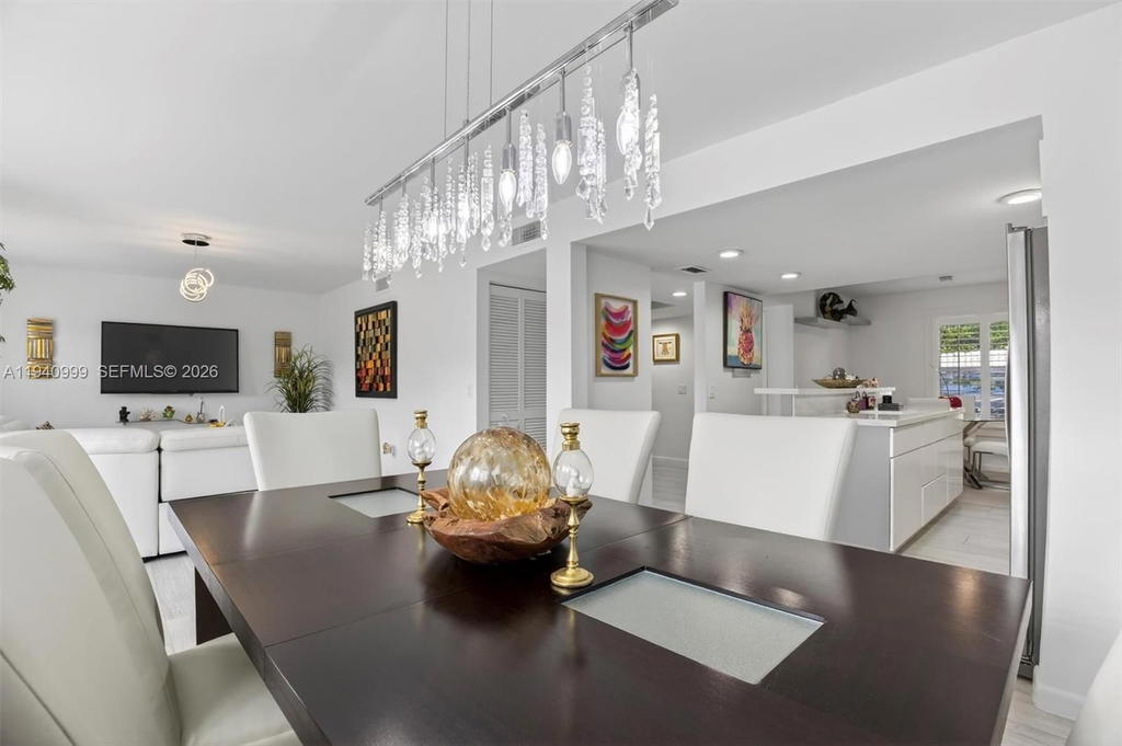 Real estate property located at 7110 54th St, Miami-dade, Bridgepoint, Miami, FL