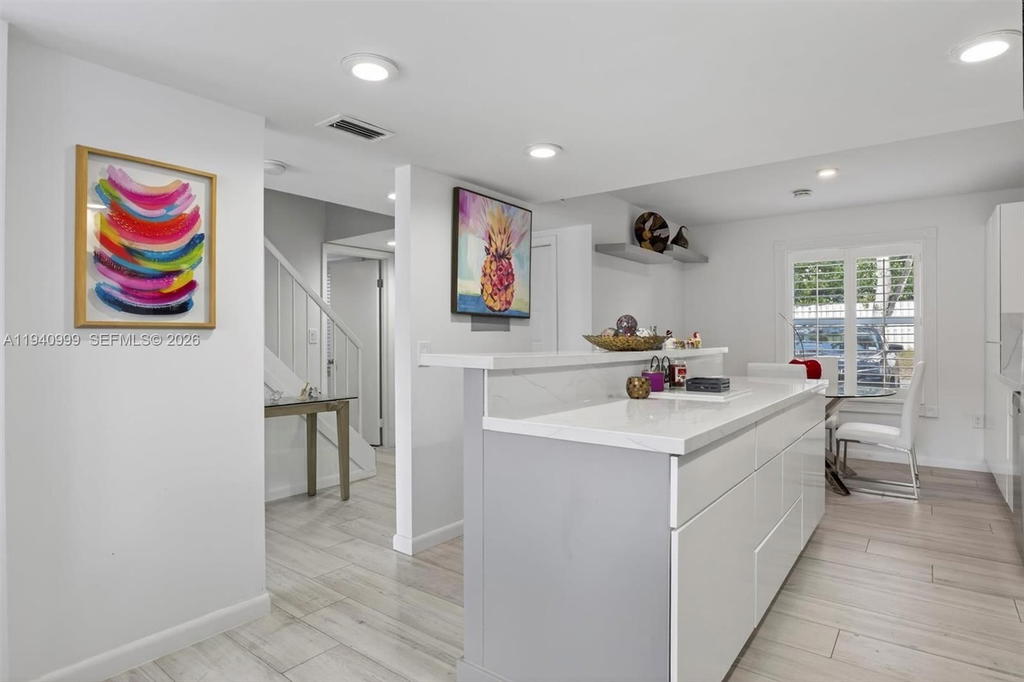 Real estate property located at 7110 54th St, Miami-dade, Bridgepoint, Miami, FL
