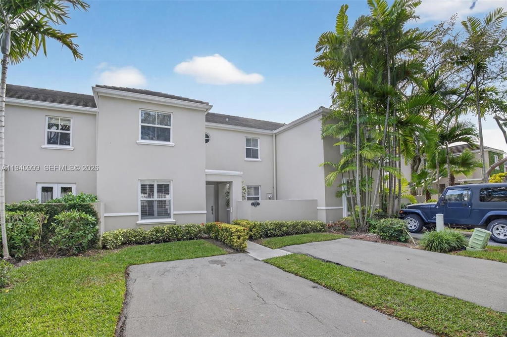 Real estate property located at 7110 54th St, Miami-dade, Bridgepoint, Miami, FL