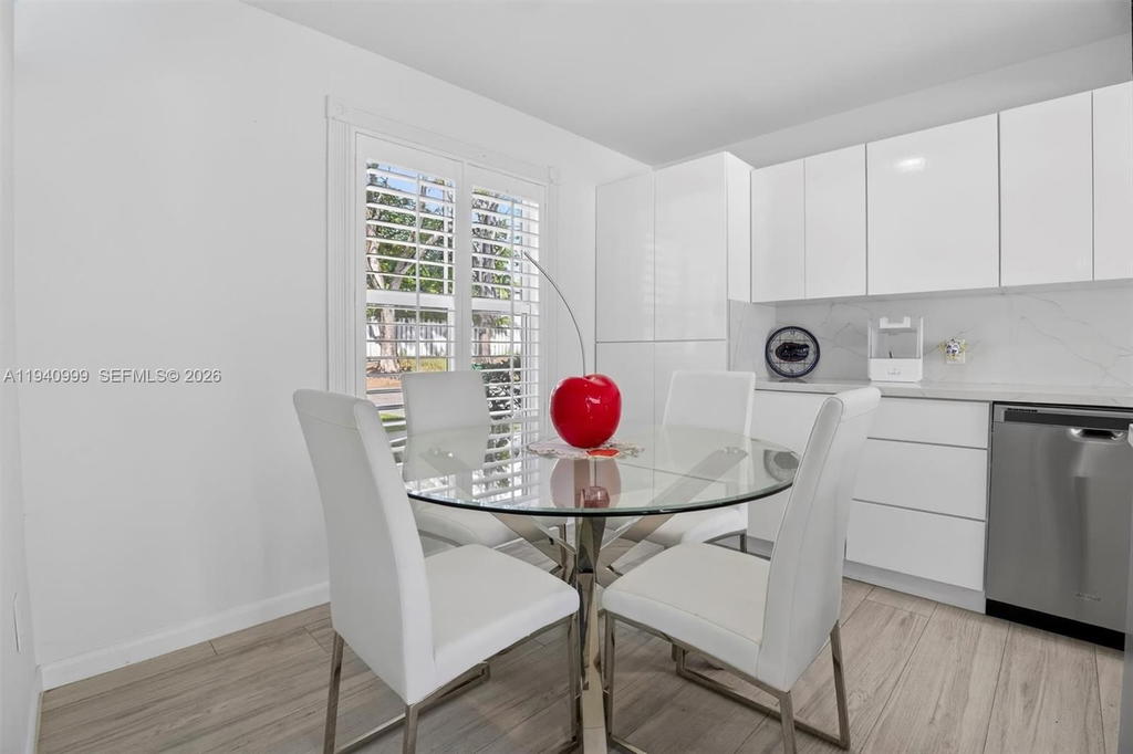 Real estate property located at 7110 54th St, Miami-dade, Bridgepoint, Miami, FL