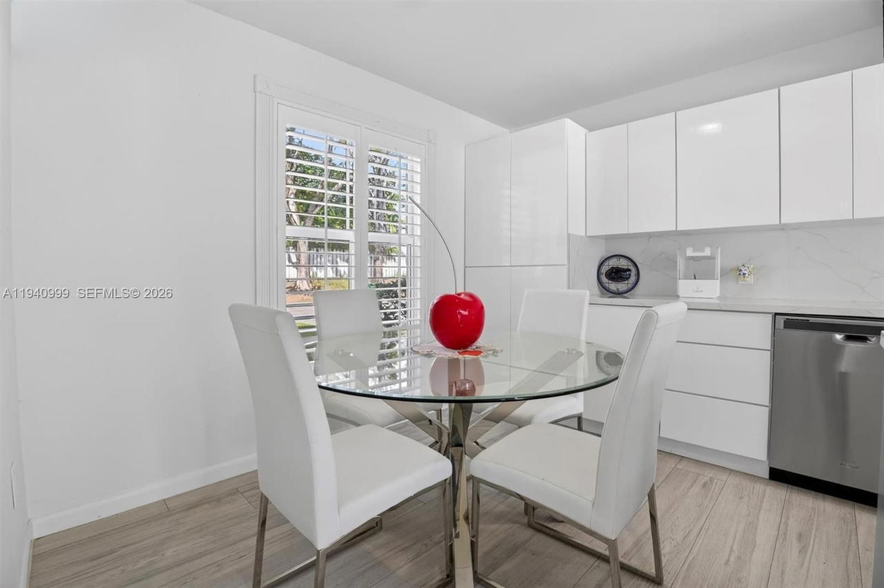 Real estate property located at 7110 54th St, Miami-dade, Bridgepoint, Miami, FL