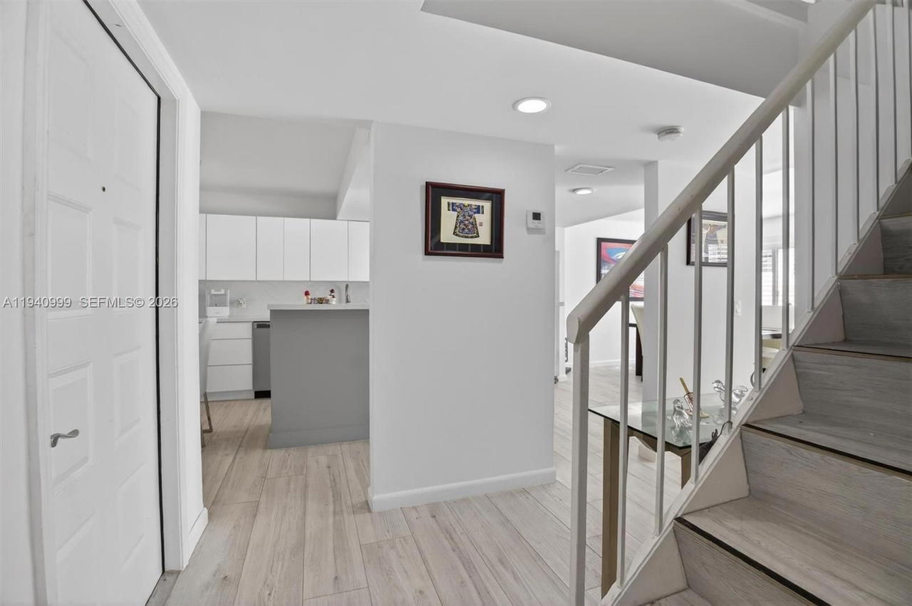 Real estate property located at 7110 54th St, Miami-dade, Bridgepoint, Miami, FL