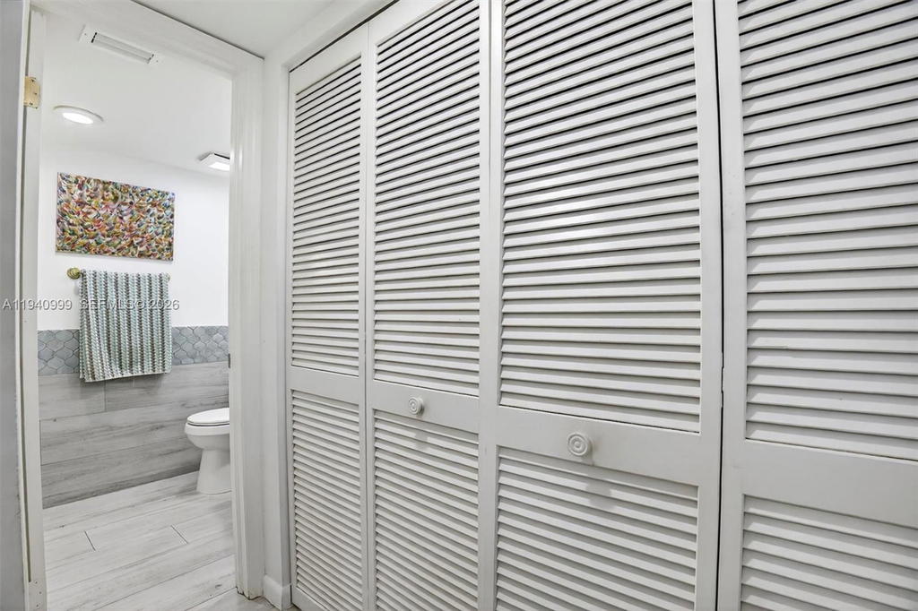 Real estate property located at 7110 54th St, Miami-dade, Bridgepoint, Miami, FL