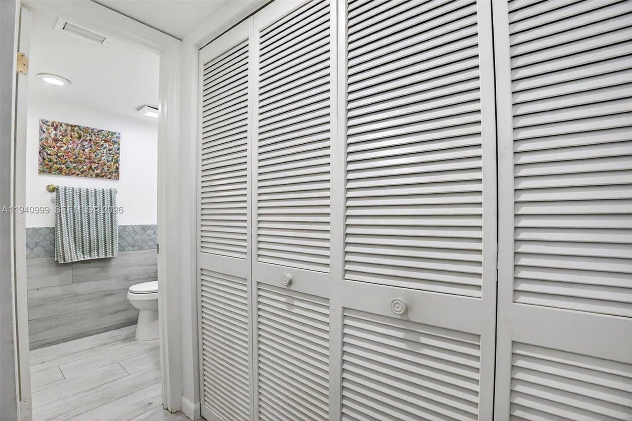Real estate property located at 7110 54th St, Miami-dade, Bridgepoint, Miami, FL