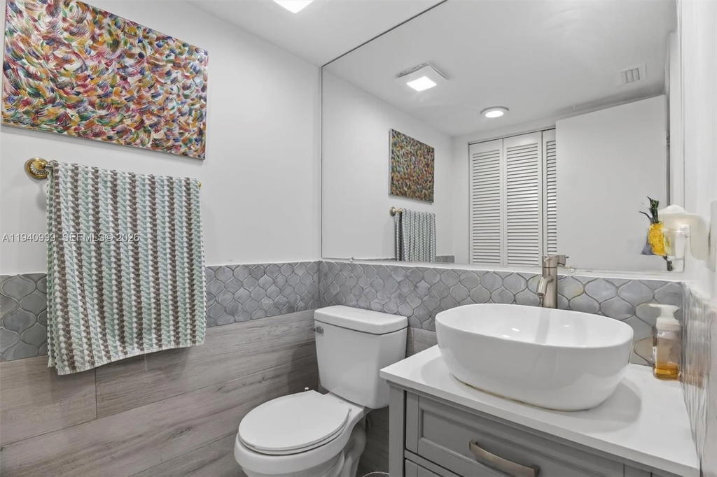 Real estate property located at 7110 54th St, Miami-dade, Bridgepoint, Miami, FL