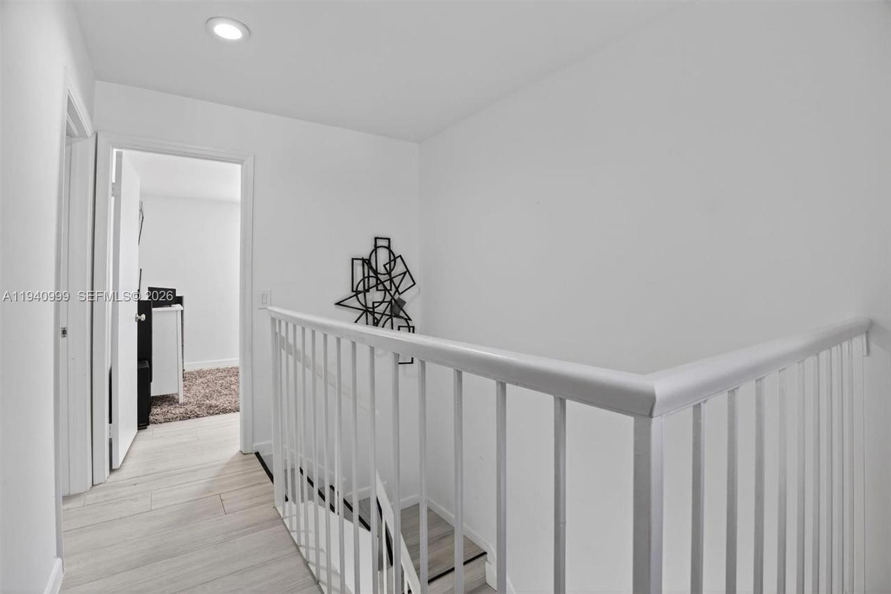 Real estate property located at 7110 54th St, Miami-dade, Bridgepoint, Miami, FL