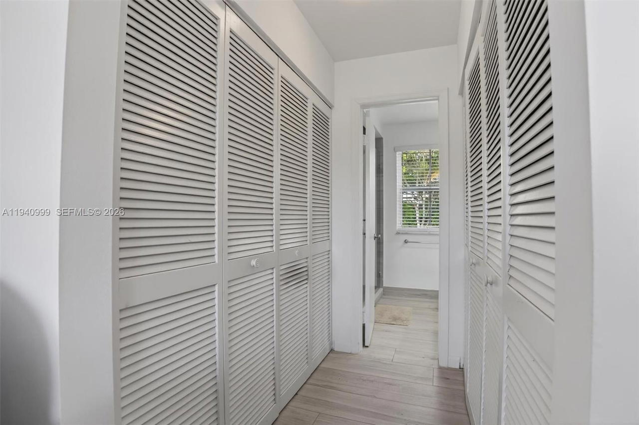 Real estate property located at 7110 54th St, Miami-dade, Bridgepoint, Miami, FL