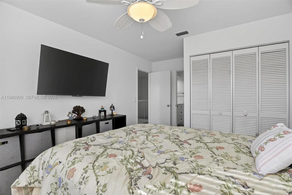 Real estate property located at 7110 54th St, Miami-dade, Bridgepoint, Miami, FL