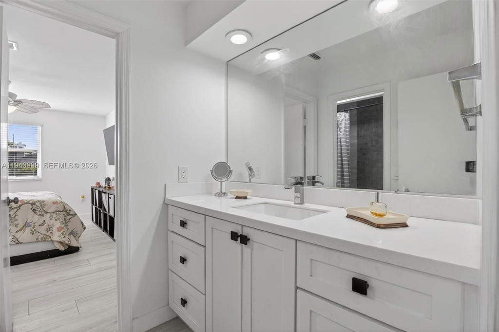 Real estate property located at 7110 54th St, Miami-dade, Bridgepoint, Miami, FL