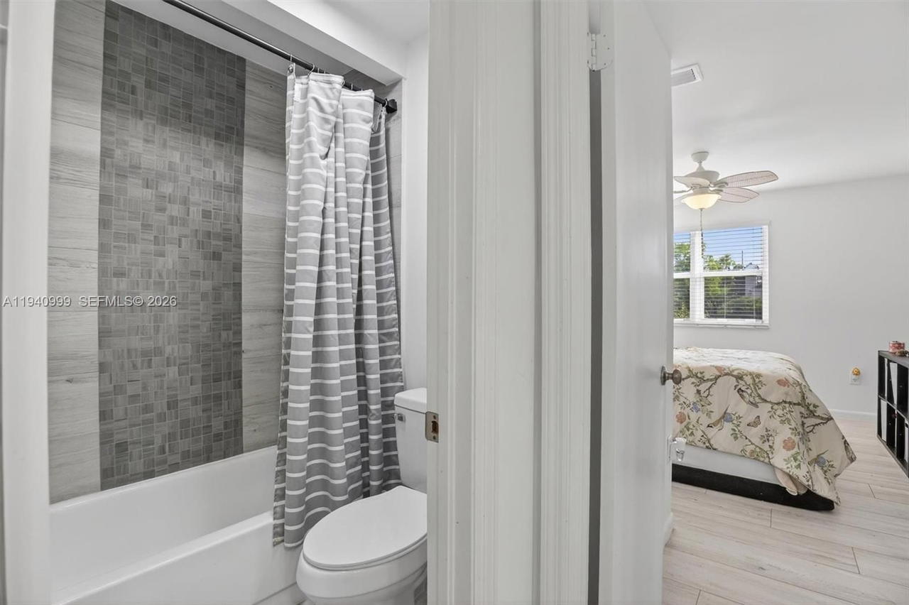 Real estate property located at 7110 54th St, Miami-dade, Bridgepoint, Miami, FL