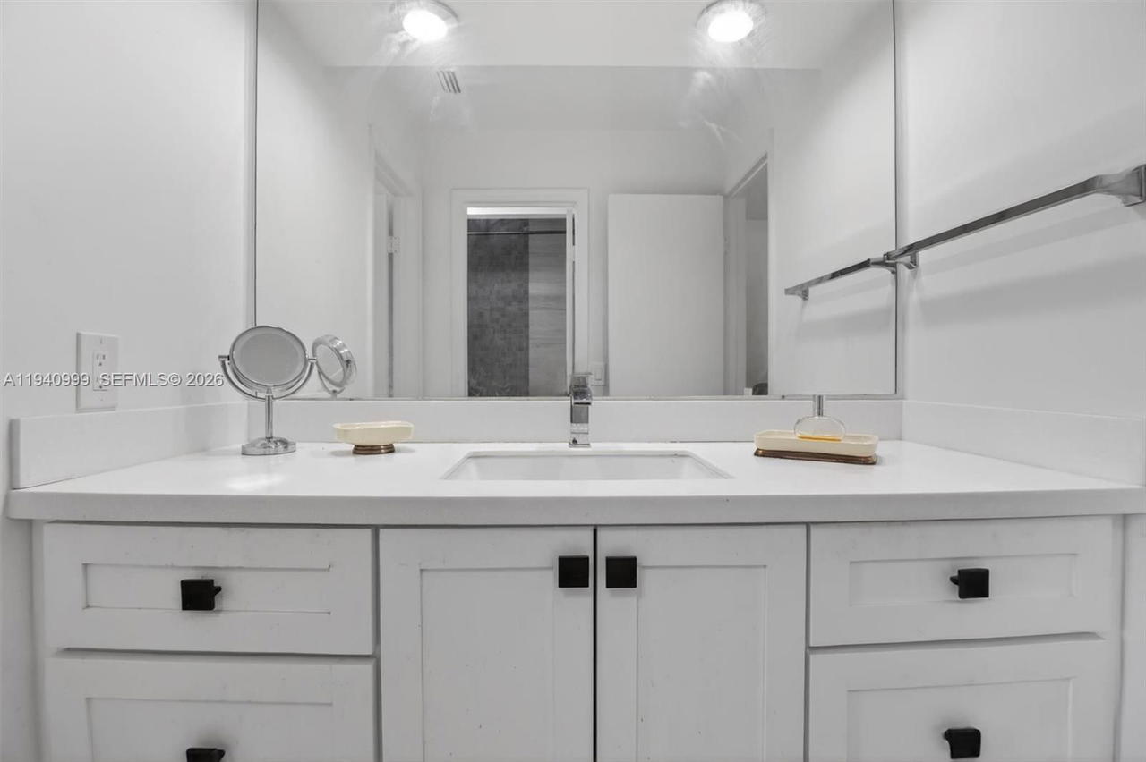Real estate property located at 7110 54th St, Miami-dade, Bridgepoint, Miami, FL