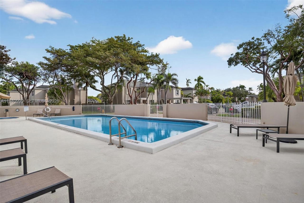 Real estate property located at 7110 54th St, Miami-dade, Bridgepoint, Miami, FL