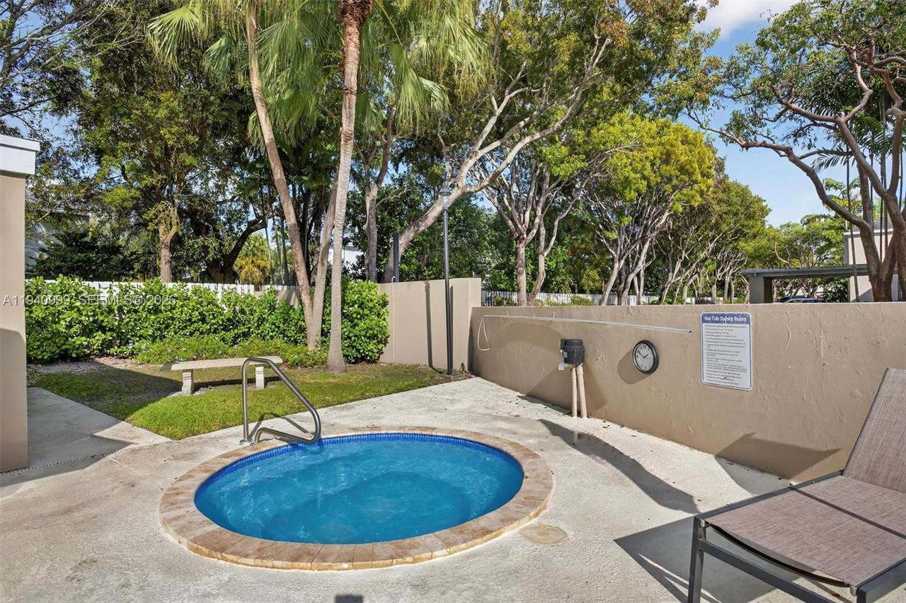 Real estate property located at 7110 54th St, Miami-dade, Bridgepoint, Miami, FL