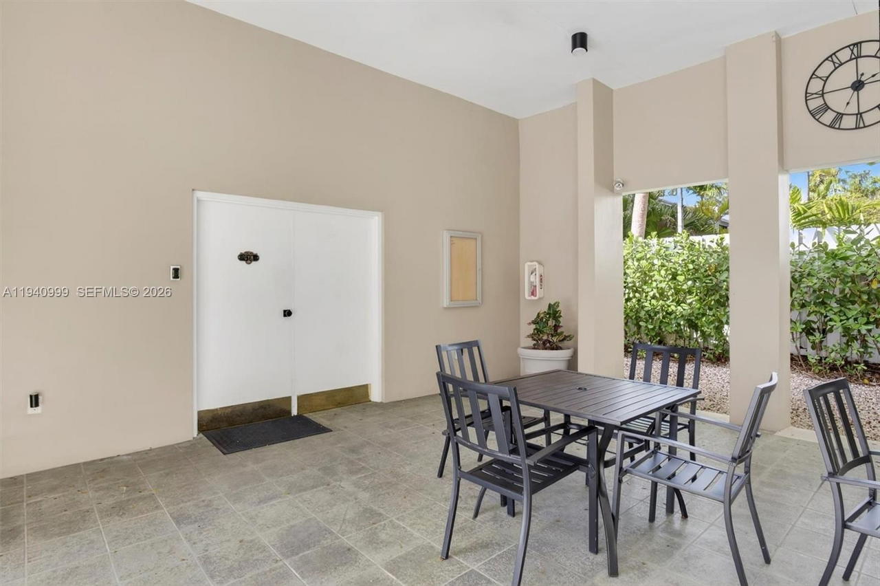 Real estate property located at 7110 54th St, Miami-dade, Bridgepoint, Miami, FL