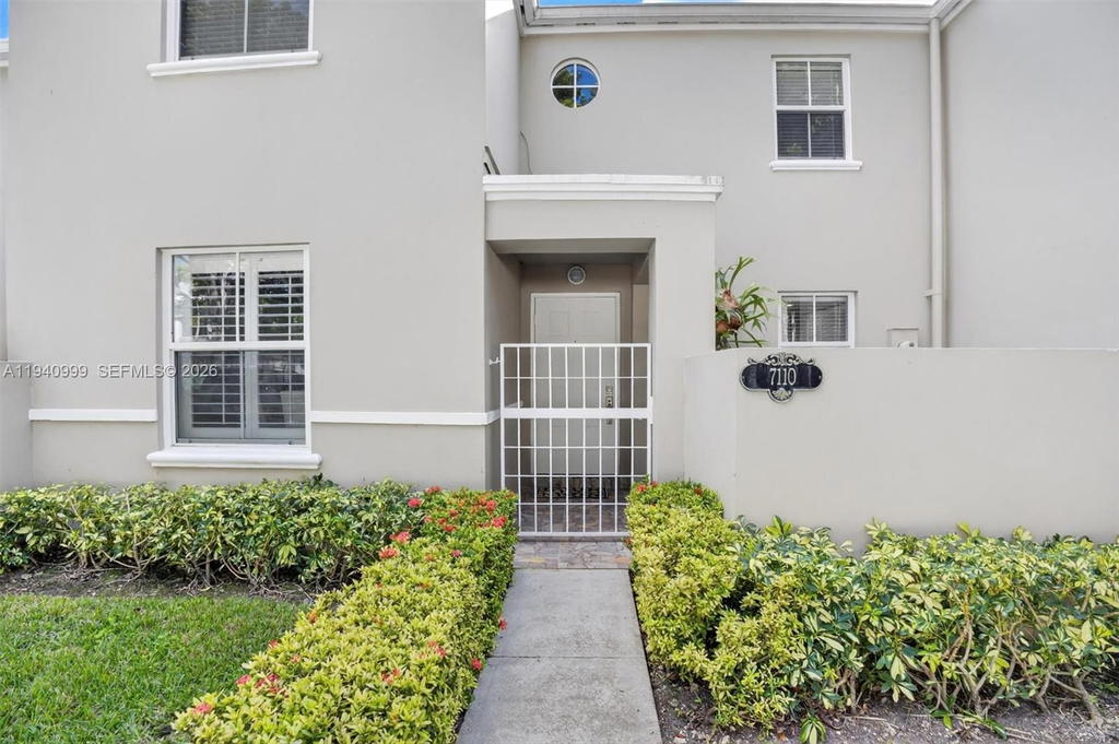 Real estate property located at 7110 54th St, Miami-dade, Bridgepoint, Miami, FL