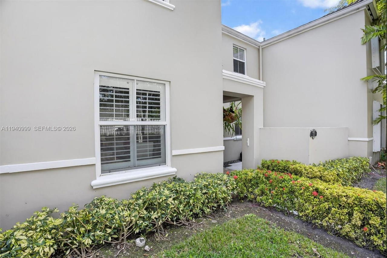 Real estate property located at 7110 54th St, Miami-dade, Bridgepoint, Miami, FL