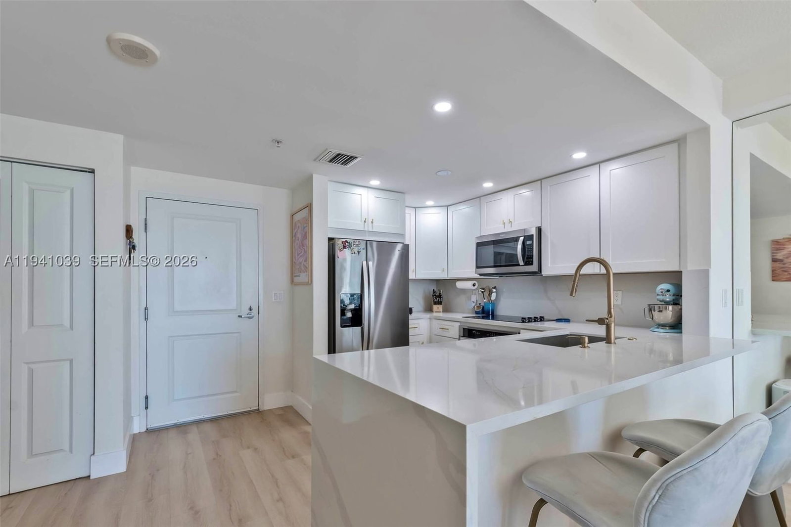 Real estate property located at 1250 Miami Ave #2212, Miami-dade, Vue At Brickell Condo, Miami, FL
