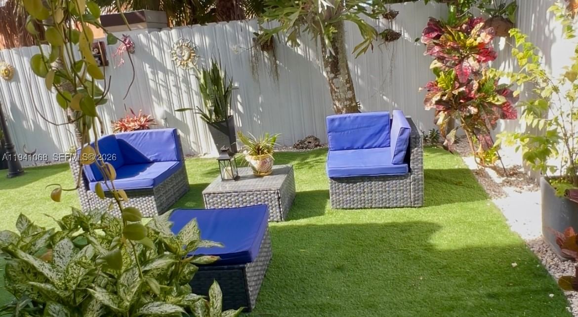 Real estate property located at 8618 161st Pl, Miami-dade, Lago Mar South, Miami, FL