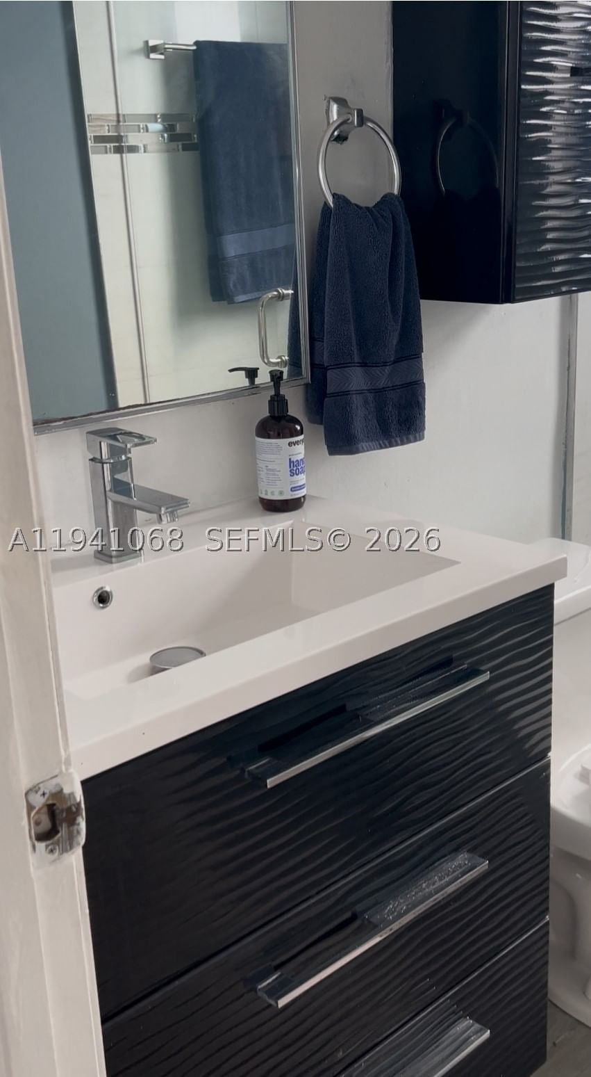 Real estate property located at 8618 161st Pl, Miami-dade, Lago Mar South, Miami, FL