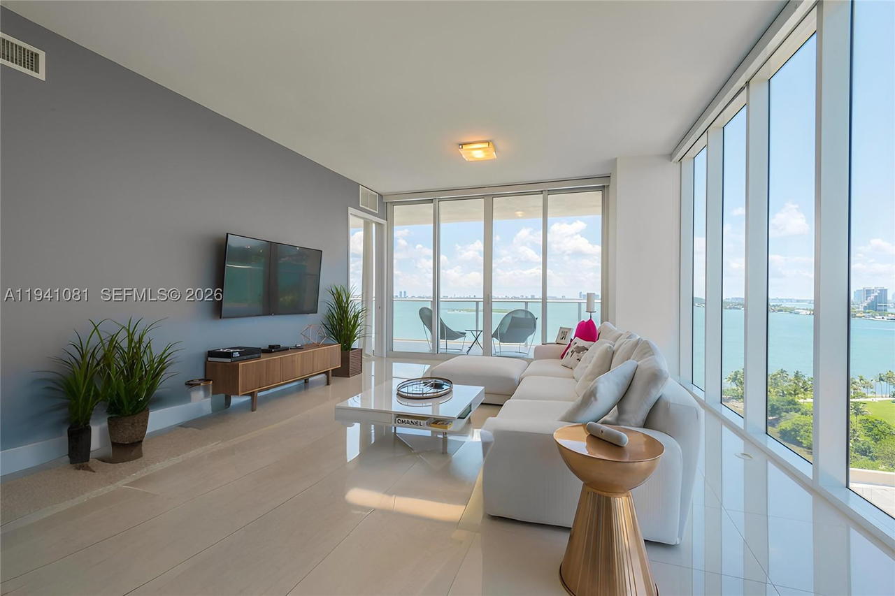 Real estate property located at 2020 Bayshore Dr #1510, Miami-dade, Paramount Bay Condo, Miami, FL