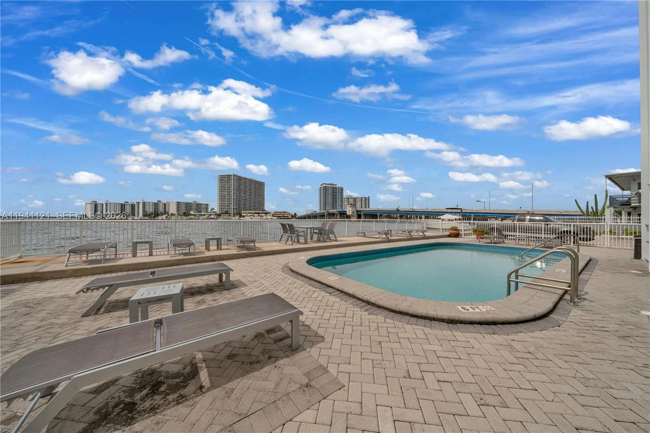 Real estate property located at 2016 Bay Dr #505, Miami-dade, Villa Bay Vista Condo, Miami Beach, FL