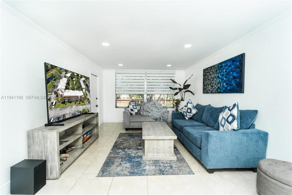 Real estate property located at 7500 17th St #207, Broward, Omega Condo No 8, Plantation, FL