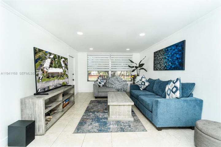 Real estate property located at 7500 17th St #207, Broward, Omega Condo No 8, Plantation, FL