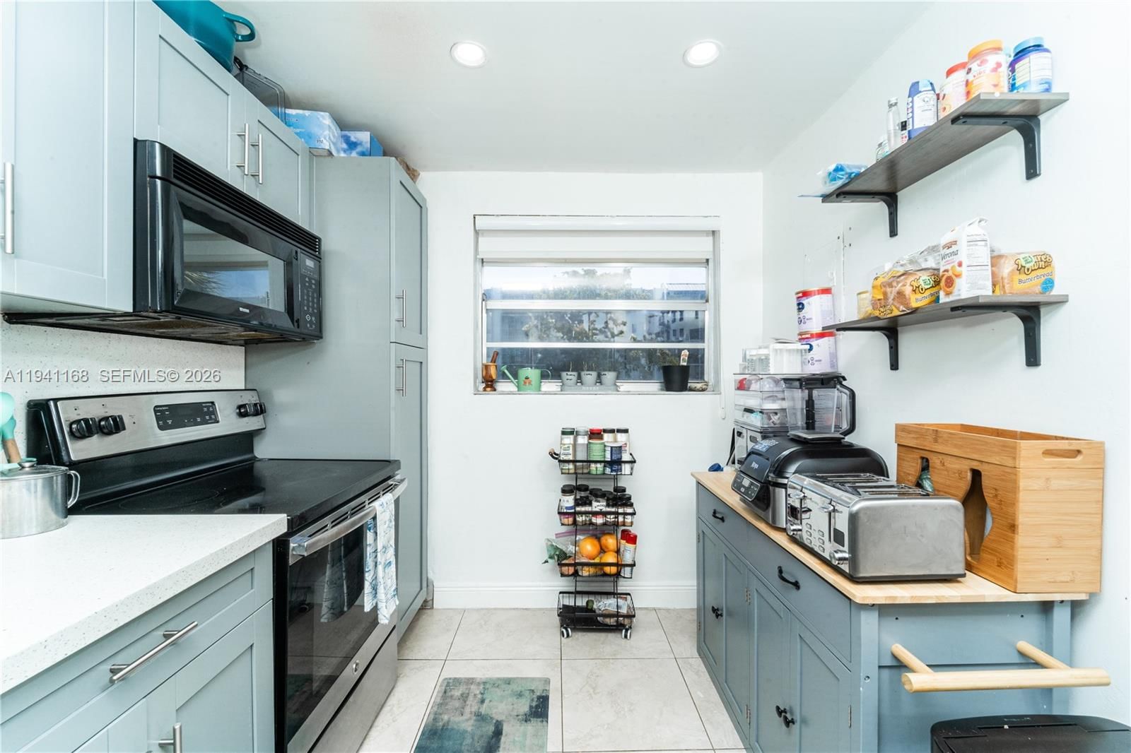 Real estate property located at 7500 17th St #207, Broward, Omega Condo No 8, Plantation, FL