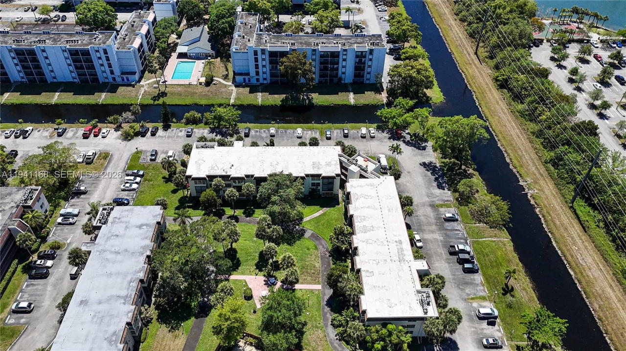 Real estate property located at 7500 17th St #207, Broward, Omega Condo No 8, Plantation, FL