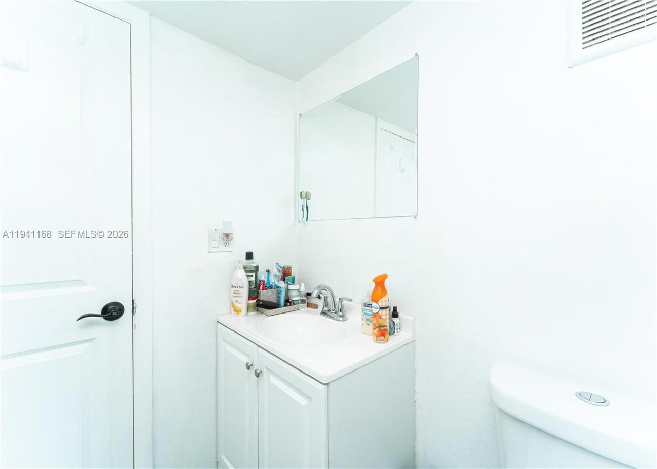 Real estate property located at 7500 17th St #207, Broward, Omega Condo No 8, Plantation, FL