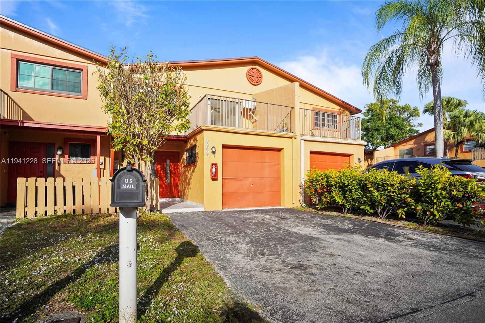 Real estate property located at 8011 27th Pl, Broward, Fairways Of Sunrise, Sunrise, FL