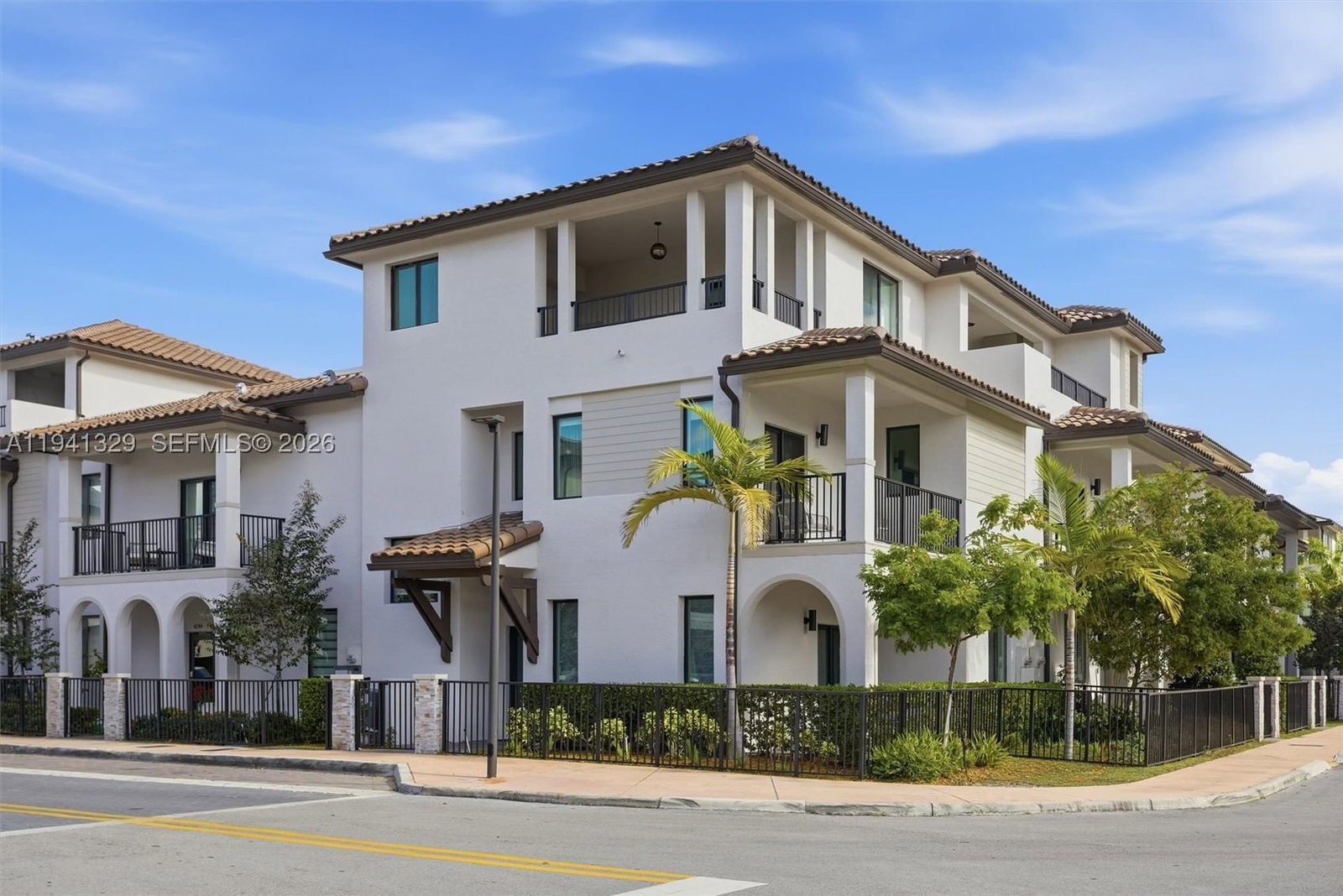 Real estate property located at 4250 83rd Ave, Miami-dade, Downtown Doral South Phas, Doral, FL
