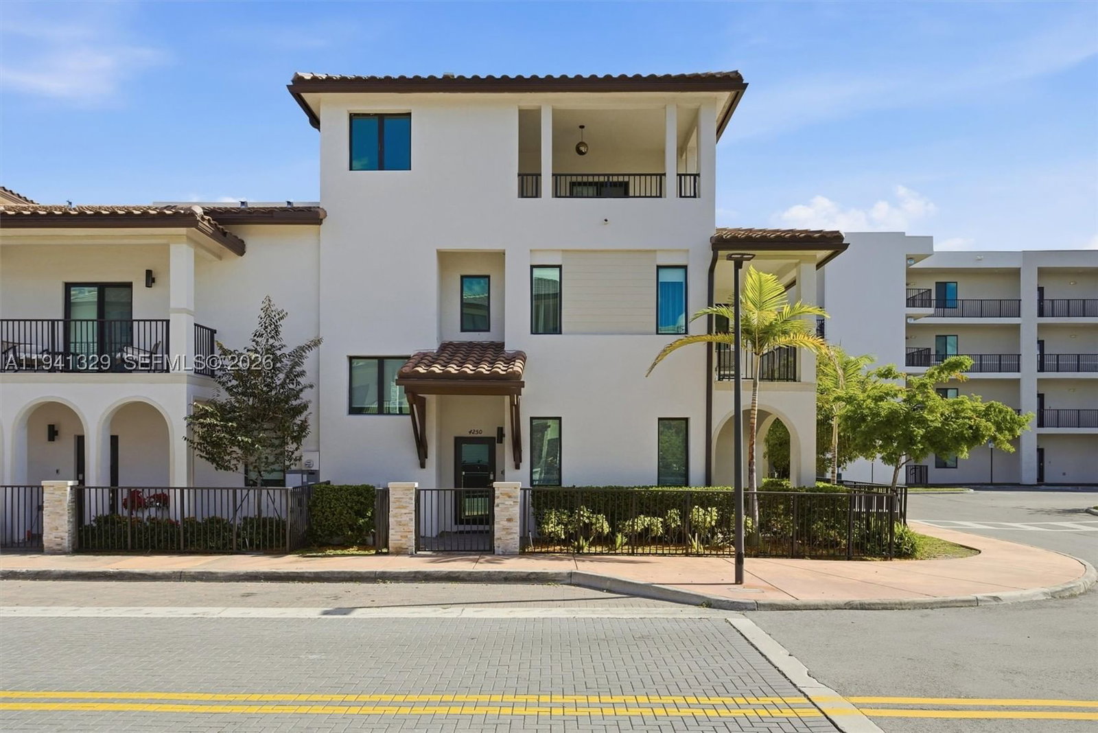 Real estate property located at 4250 83rd Ave, Miami-dade, Downtown Doral South Phas, Doral, FL