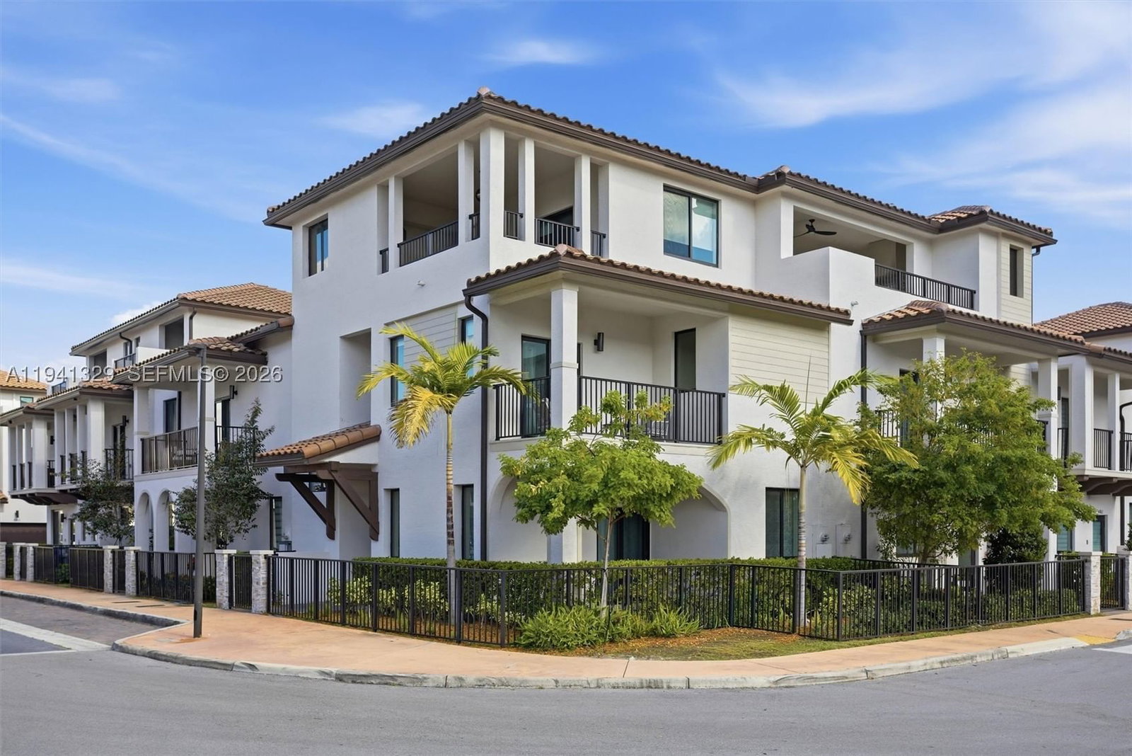 Real estate property located at 4250 83rd Ave, Miami-dade, Downtown Doral South Phas, Doral, FL