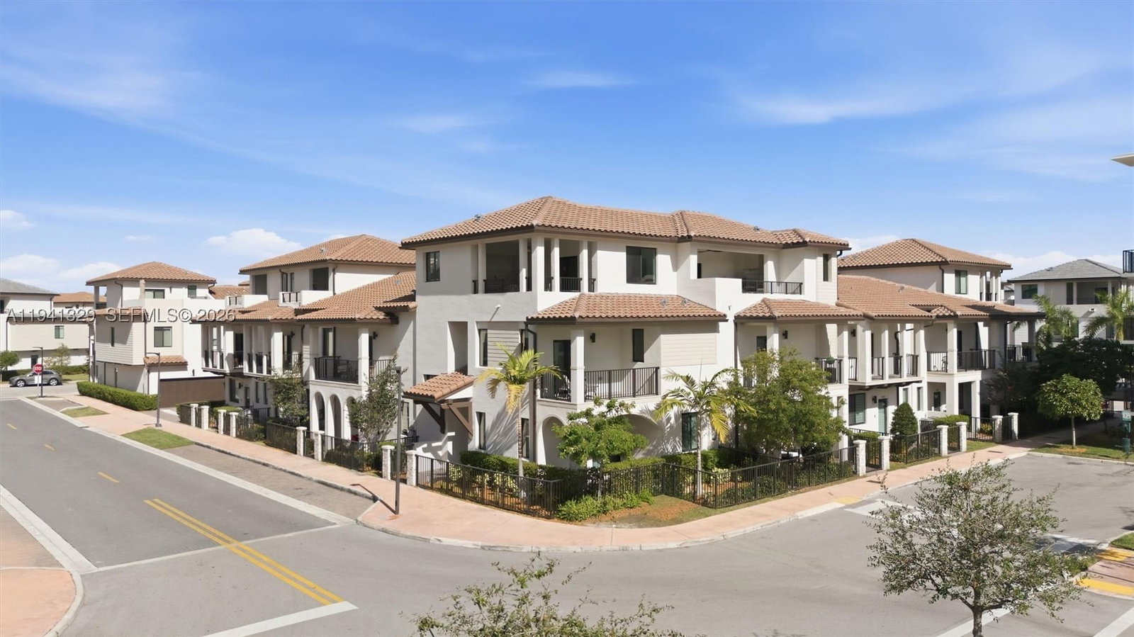 Real estate property located at 4250 83rd Ave, Miami-dade, Downtown Doral South Phas, Doral, FL