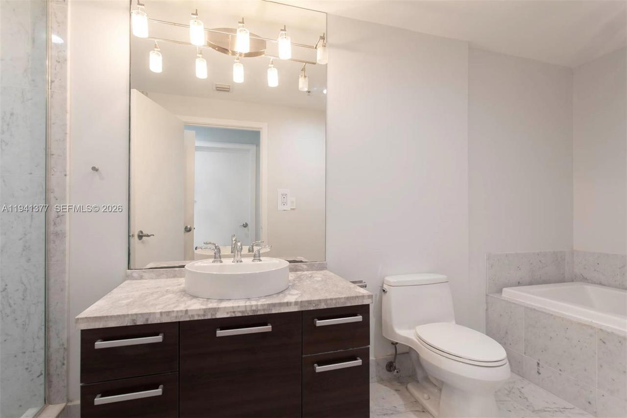 Real estate property located at 244 Biscayne Blvd #2107, Miami-dade, Vizcayne North Condo, Miami, FL