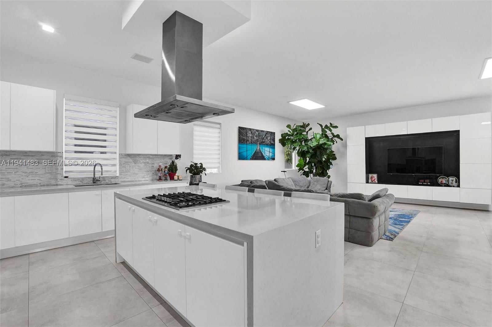 Real estate property located at 10055 77th St, Miami-dade, Doral Commons Residential, Doral, FL
