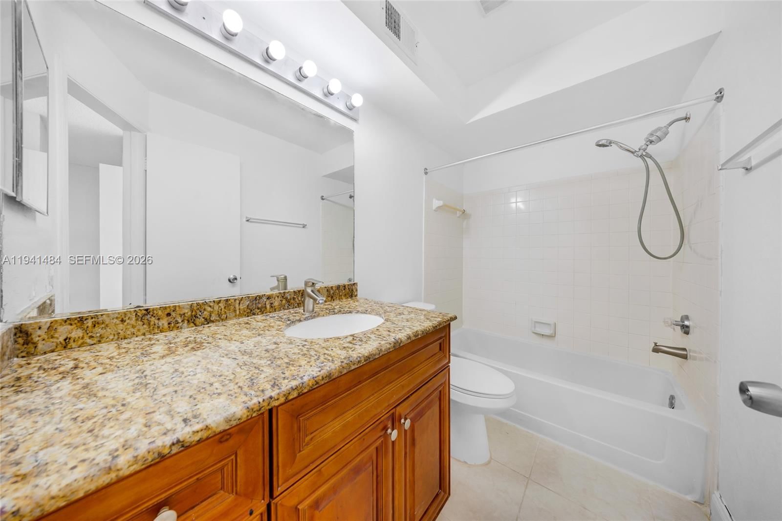 Real estate property located at 2986 University Dr #8101, Broward, Sundance At Davie Condo, Davie, FL