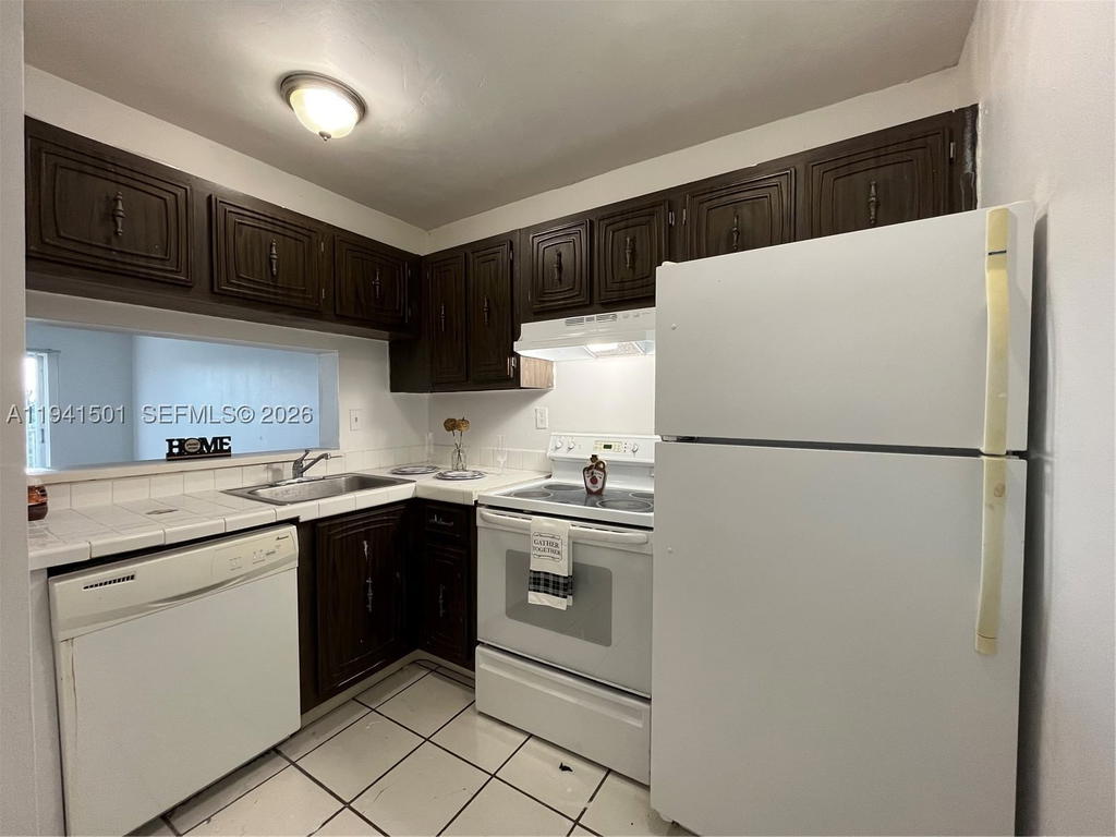 Real estate property located at 492 165th St Rd C-611, Miami-dade, Montecarlo Condo, Miami, FL
