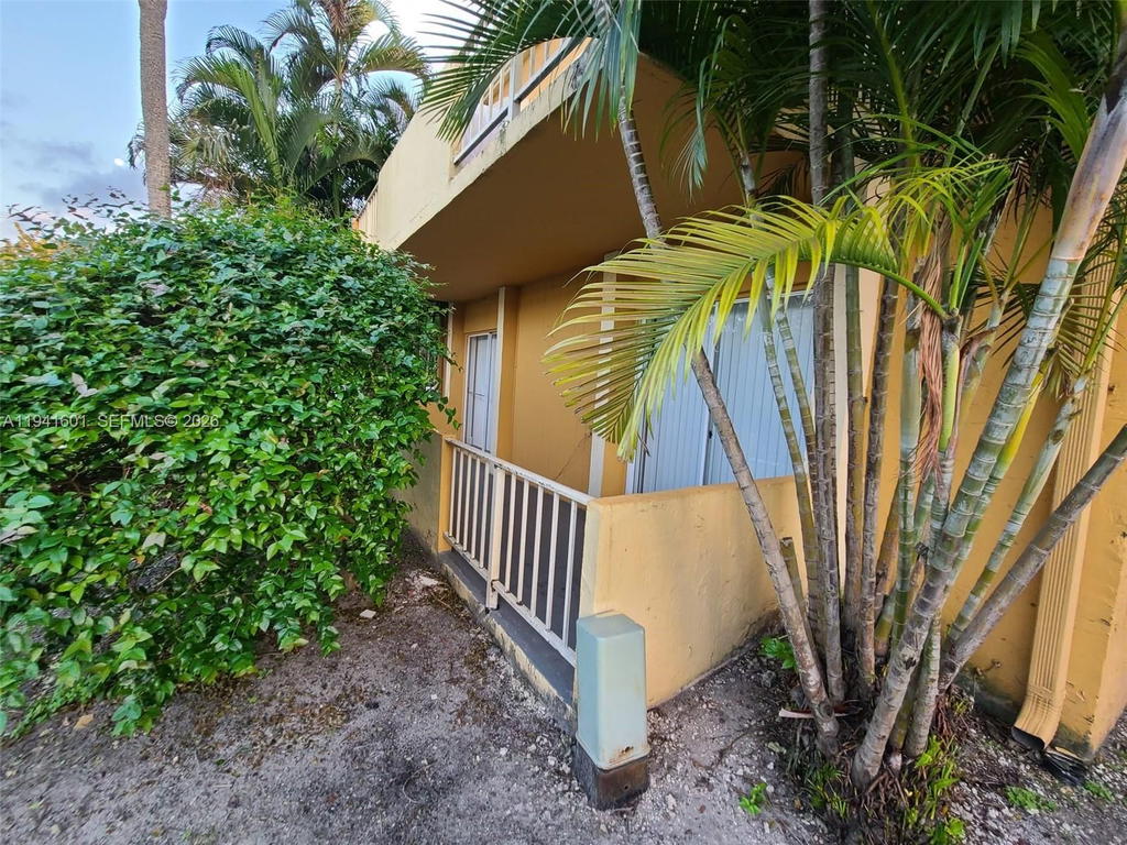 Real estate property located at 18111 68th Ave G106, Miami-dade, Venetian Gardens At Count, Hialeah, FL