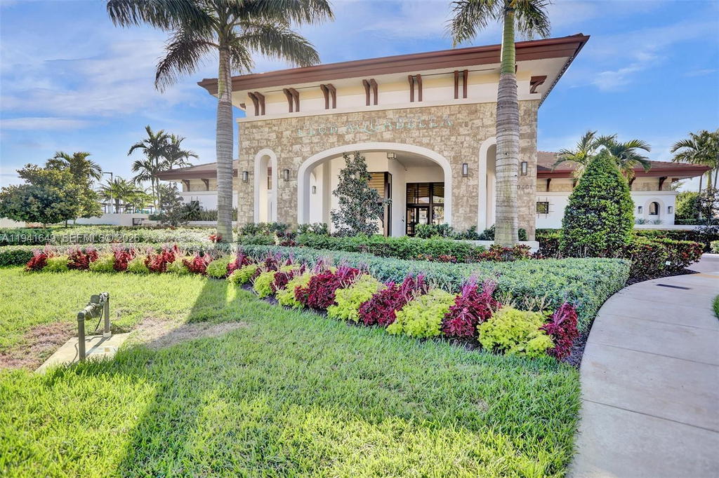 Real estate property located at 10025 32nd Ln, Miami-dade, Aquabella Section One, Hialeah, FL