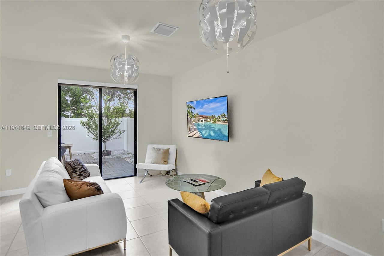 Real estate property located at 10025 32nd Ln, Miami-dade, Aquabella Section One, Hialeah, FL
