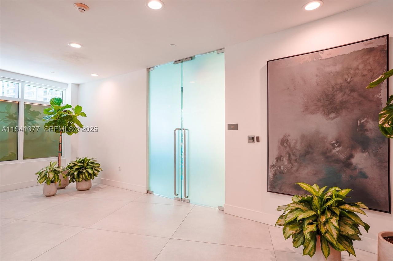 Real estate property located at 1250 Miami Ave #3003, Miami-dade, Vue At Brickell Condo, Miami, FL