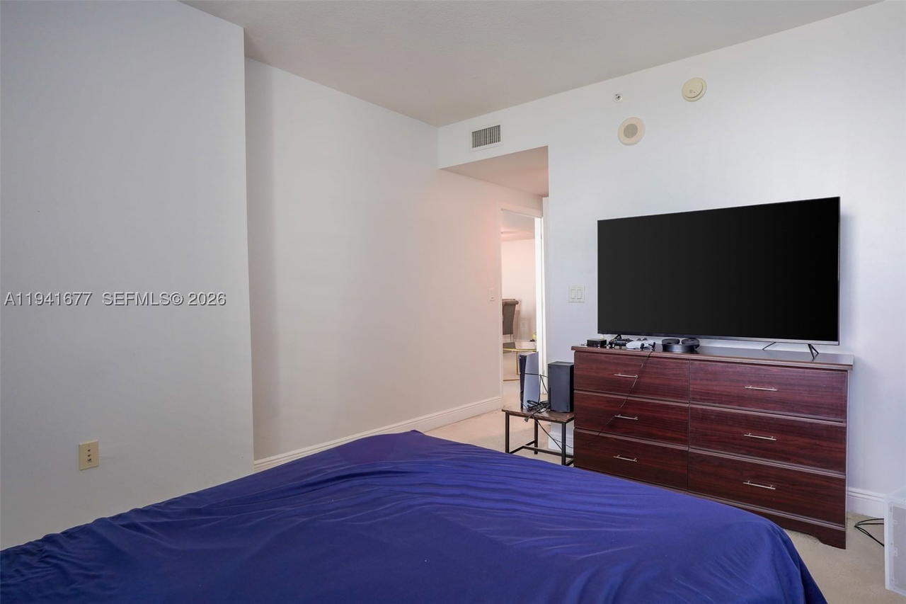 Real estate property located at 1250 Miami Ave #3003, Miami-dade, Vue At Brickell Condo, Miami, FL