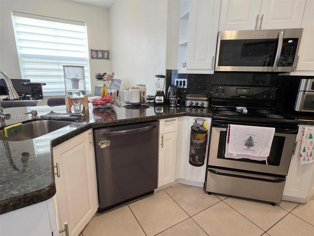 Real estate property located at 11702 137th Pl, Miami-dade, Century Breeze, Miami, FL