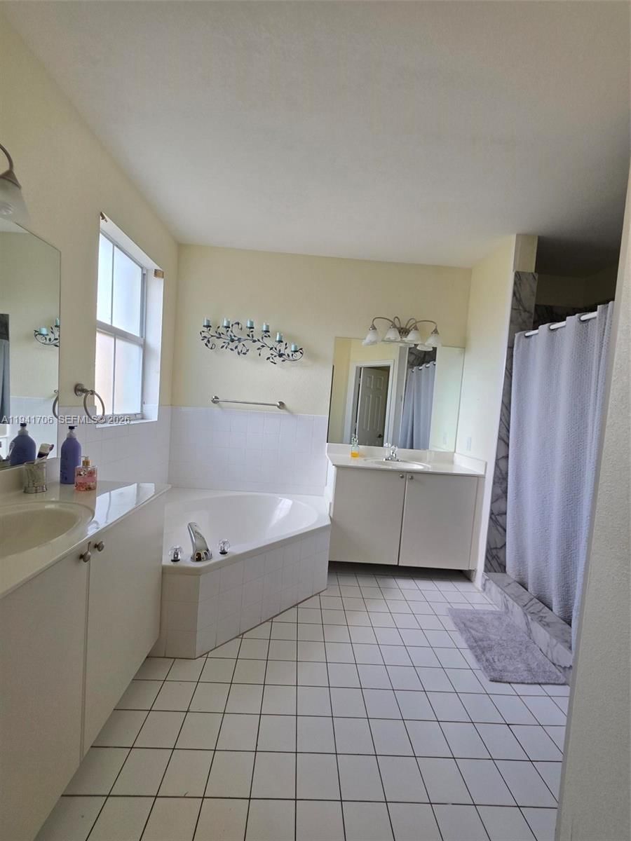 Real estate property located at 11702 137th Pl, Miami-dade, Century Breeze, Miami, FL