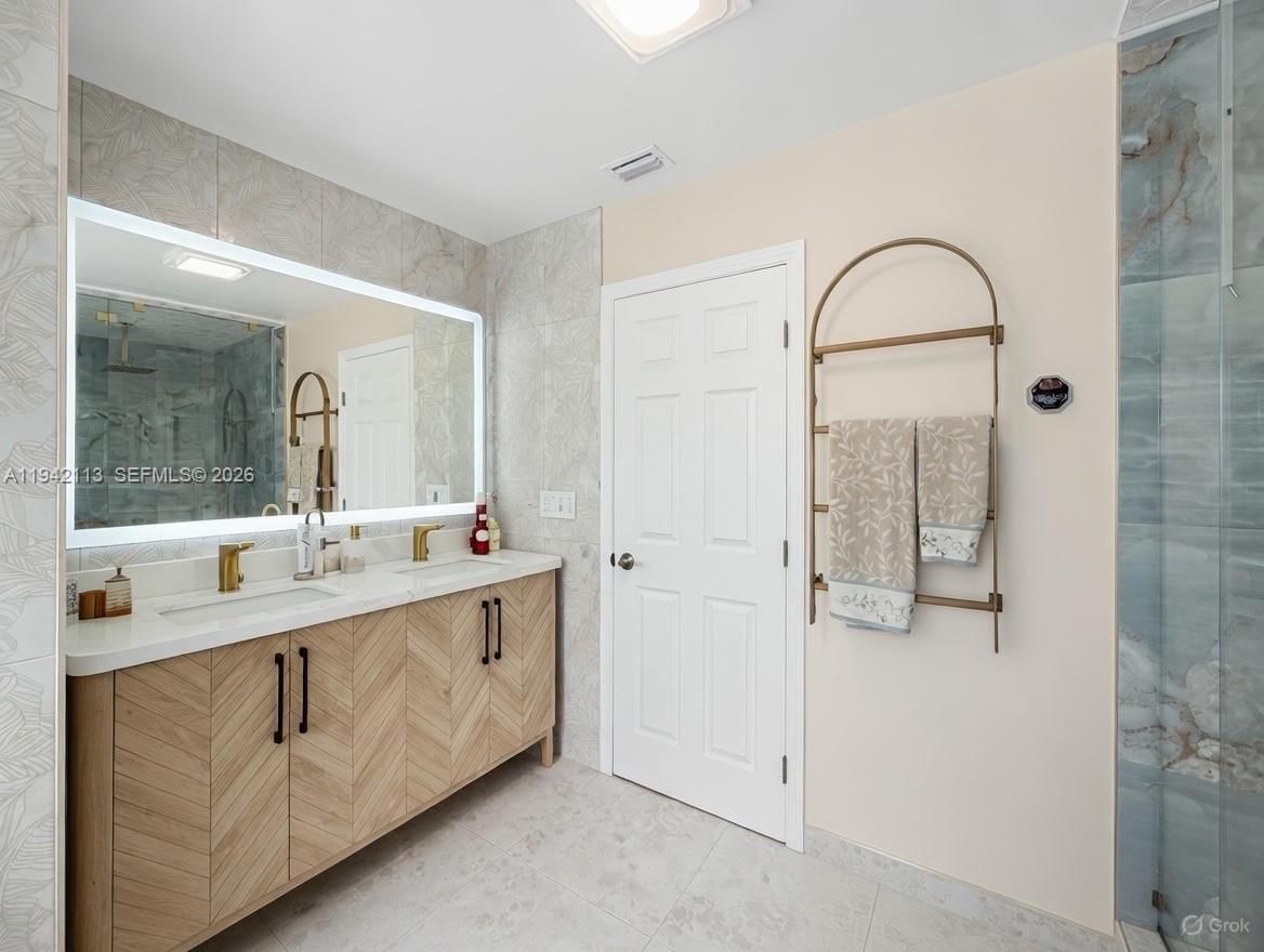 Real estate property located at 12585 9th Pl, Broward, Arboretum At Davie, Davie, FL