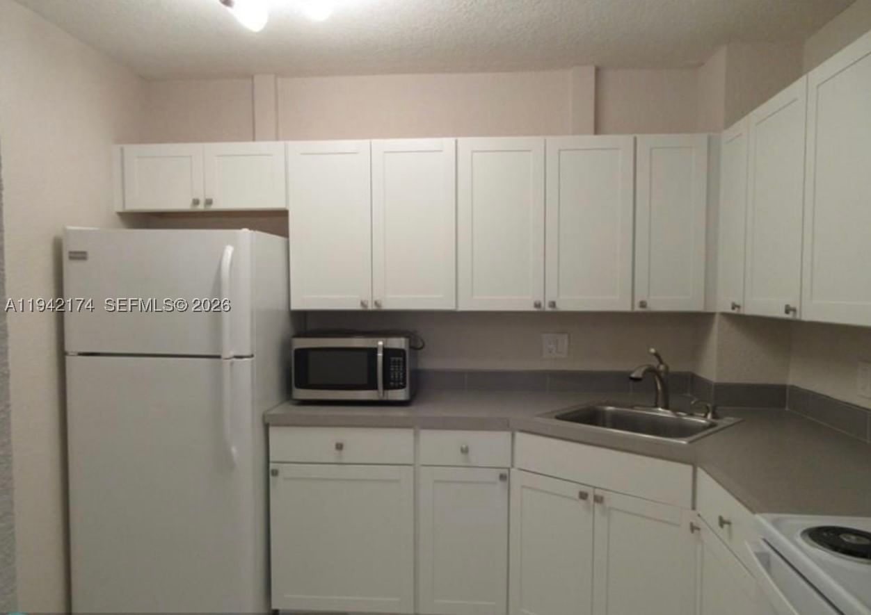 Real estate property located at 10751 Royal Palm Blvd #17, Broward, Villa Madrid I Condo, Coral Springs, FL