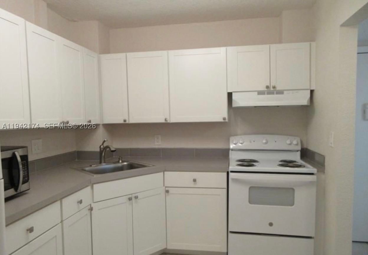 Real estate property located at 10751 Royal Palm Blvd #17, Broward, Villa Madrid I Condo, Coral Springs, FL