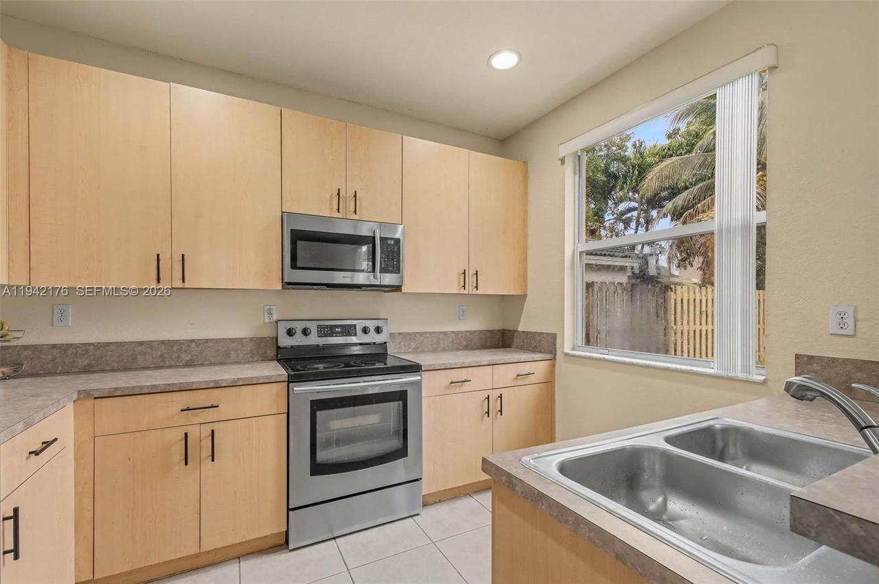Real estate property located at 1939 13th St, Miami-dade, Shores At Keys Gate, Homestead, FL